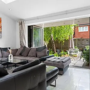 Holiday home Shard View 3 Bed Entire, London